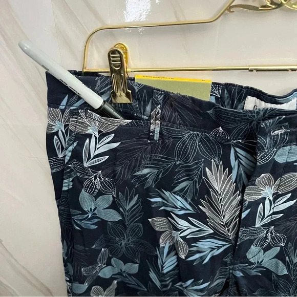 Flat-Front Shorts Linden Stretch Size W 32 Navy Floral 10.5" Inseam Goodfellow - Picture 5 of 7